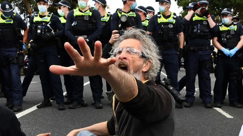 Mais de 200 manifestantes são detidos em protesto contra o confinamento na Austrália
