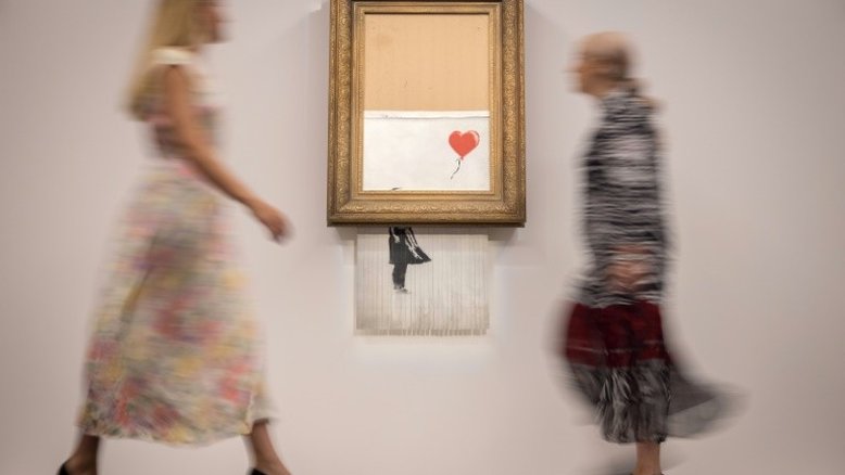Quadro de Banksy parcialmente autodestruído volta a ser leiloado