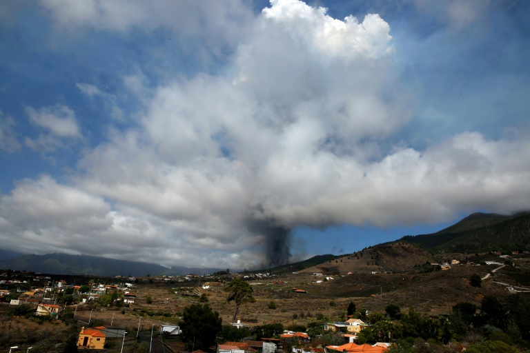 Vulcão Cumbre Vieja entra em erupção nas Ilhas Canárias