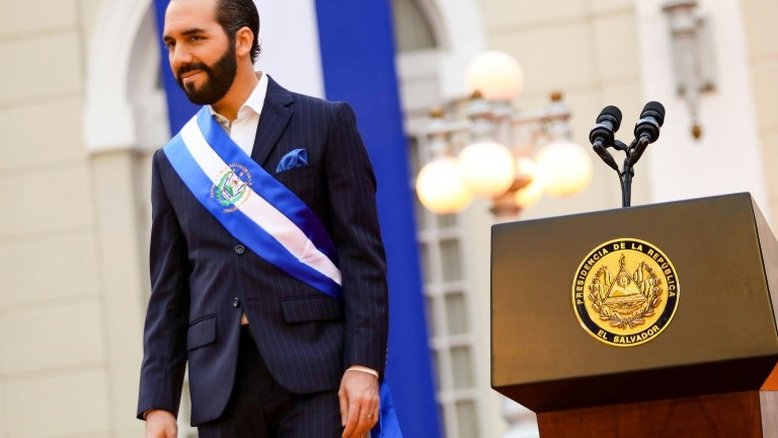 Bukele recebe projeto polêmico de reforma da Constituição em El Salvador