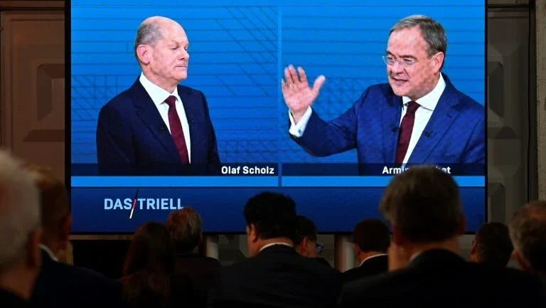 Último grande debate entre os candidatos para suceder Merkel na Alemanha