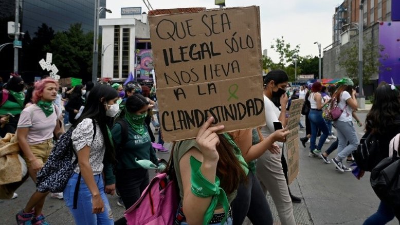 Mexicanas se manifestam em favor da descriminalização do aborto