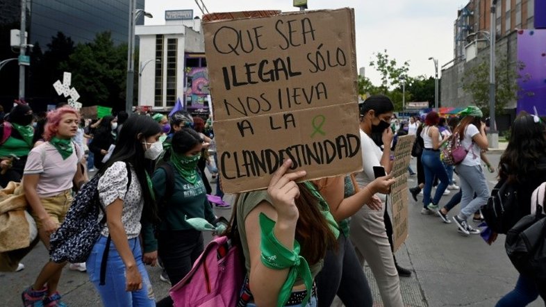 Mexicanas se manifestam em favor da descriminalização do aborto