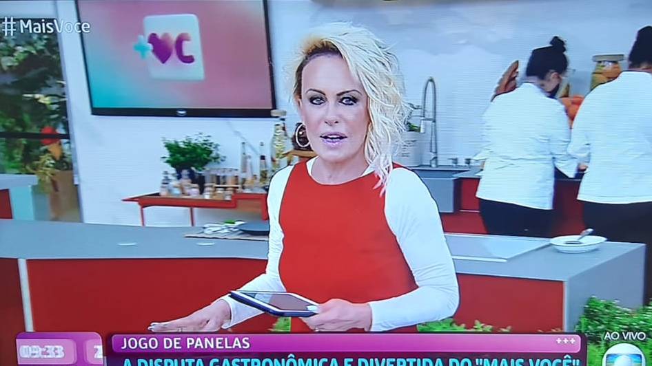 Ana Maria Braga surge de vermelho com ‘Que país é esse?’ na Globo: ‘F#da’
