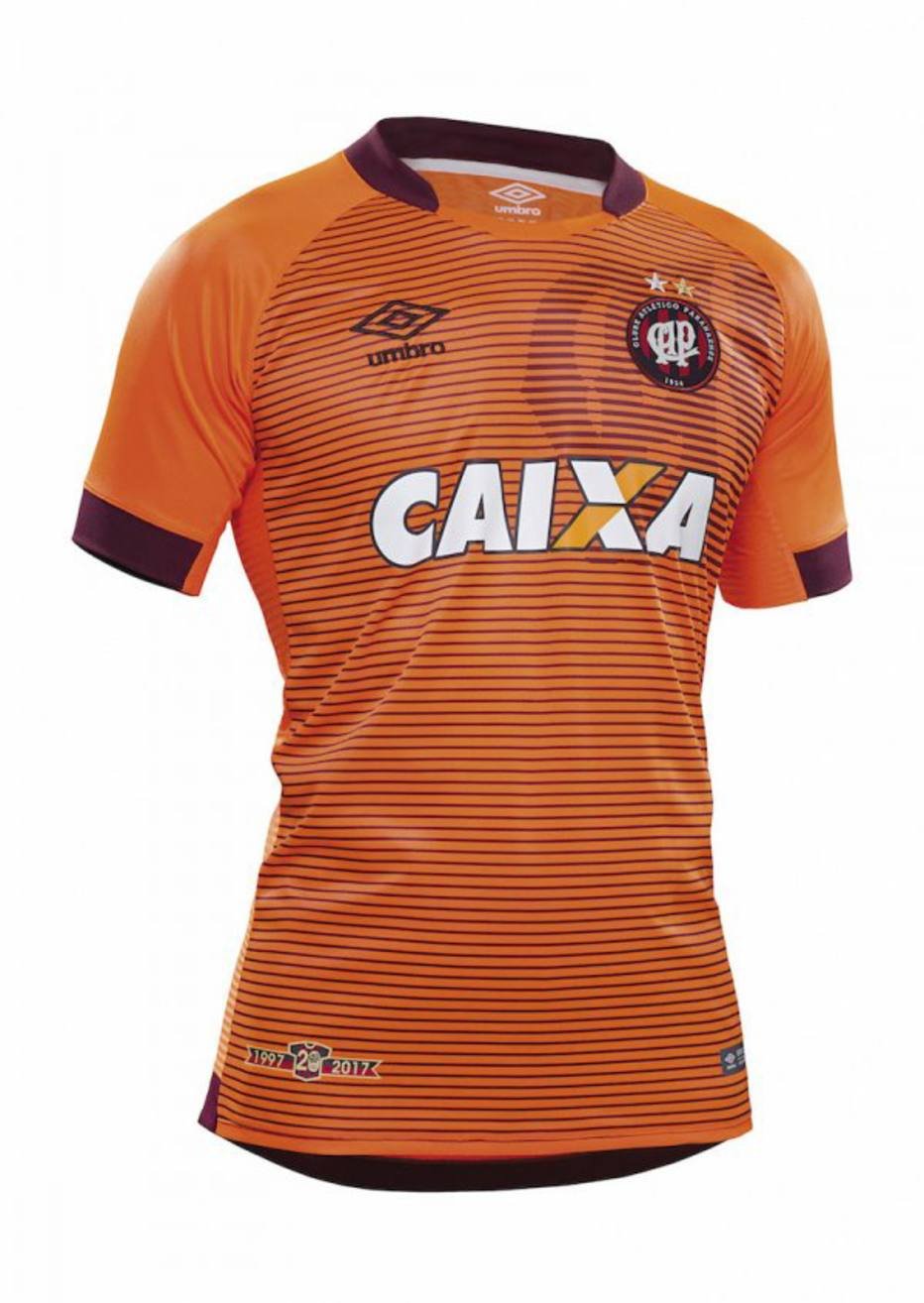 Entre as camisas mais bizarras do futebol tem até suástica oculta; confira a lista
