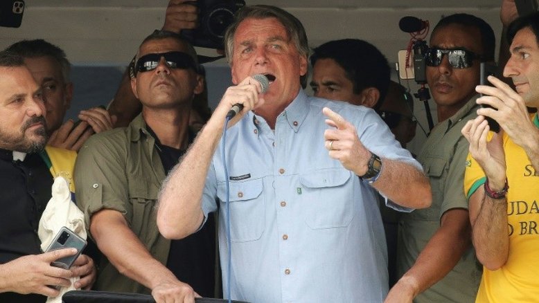 Ataques de Bolsonaro à democracia devem continuar, diz consultoria internacional