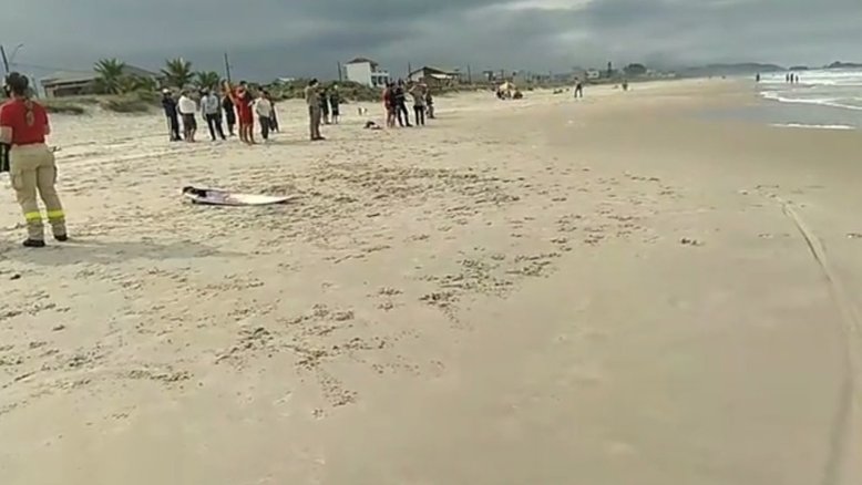 PR: Bombeiro salva irmão no mar, mas desaparece