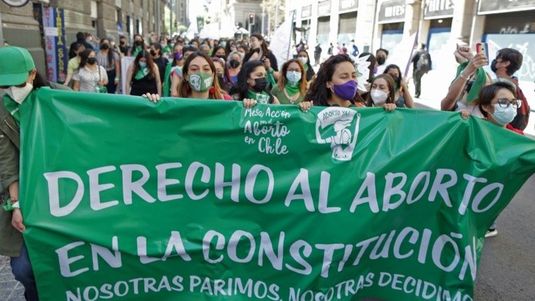 Deputados chilenos aprovam aborto livre até 14 semanas