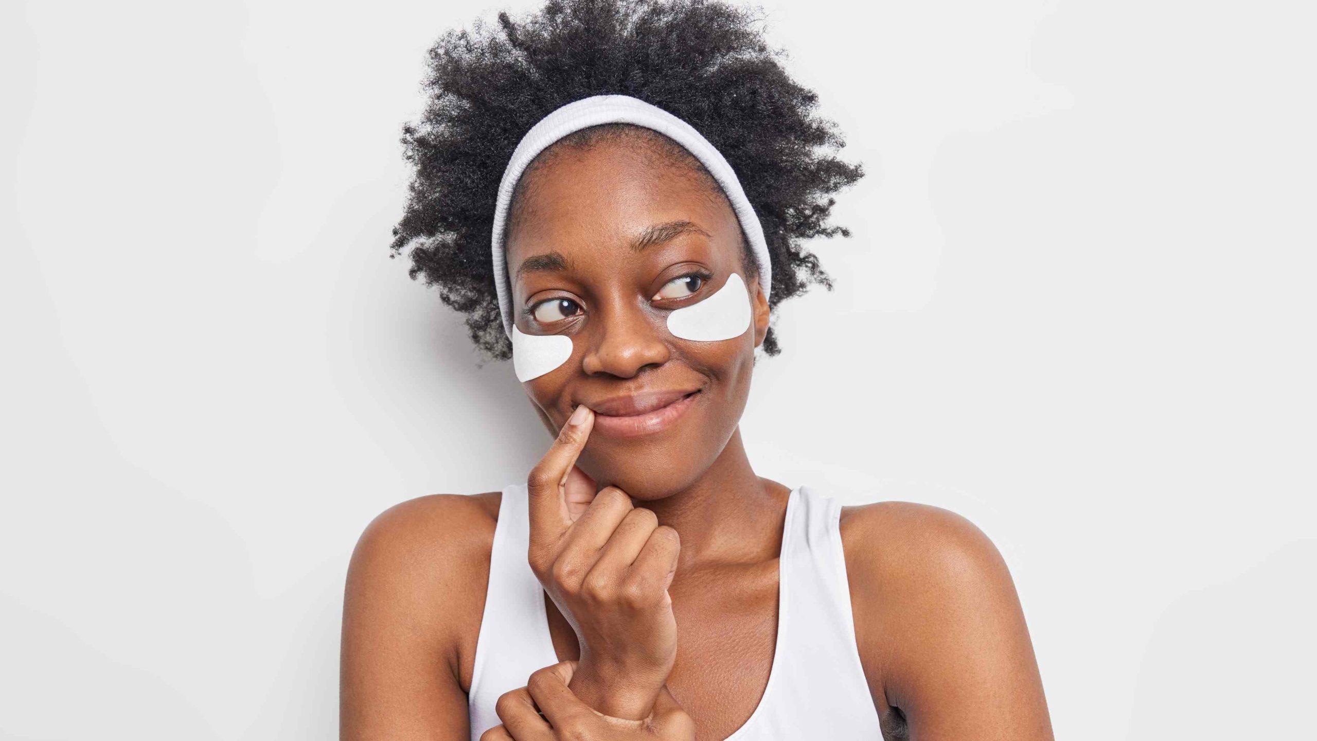 Dermatologista indica os cuidados essenciais para a pele negra no verão