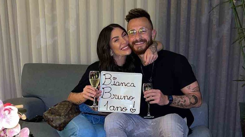 Bianca Andrade e Fred comemoram um ano de namoro com passeio de helicóptero