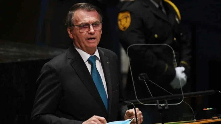 Até que o ‘mito’ não foi tão mal, se comparado consigo mesmo, é claro