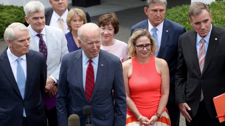 Disputas internas entre democratas ameaçam projeto de Biden nos EUA