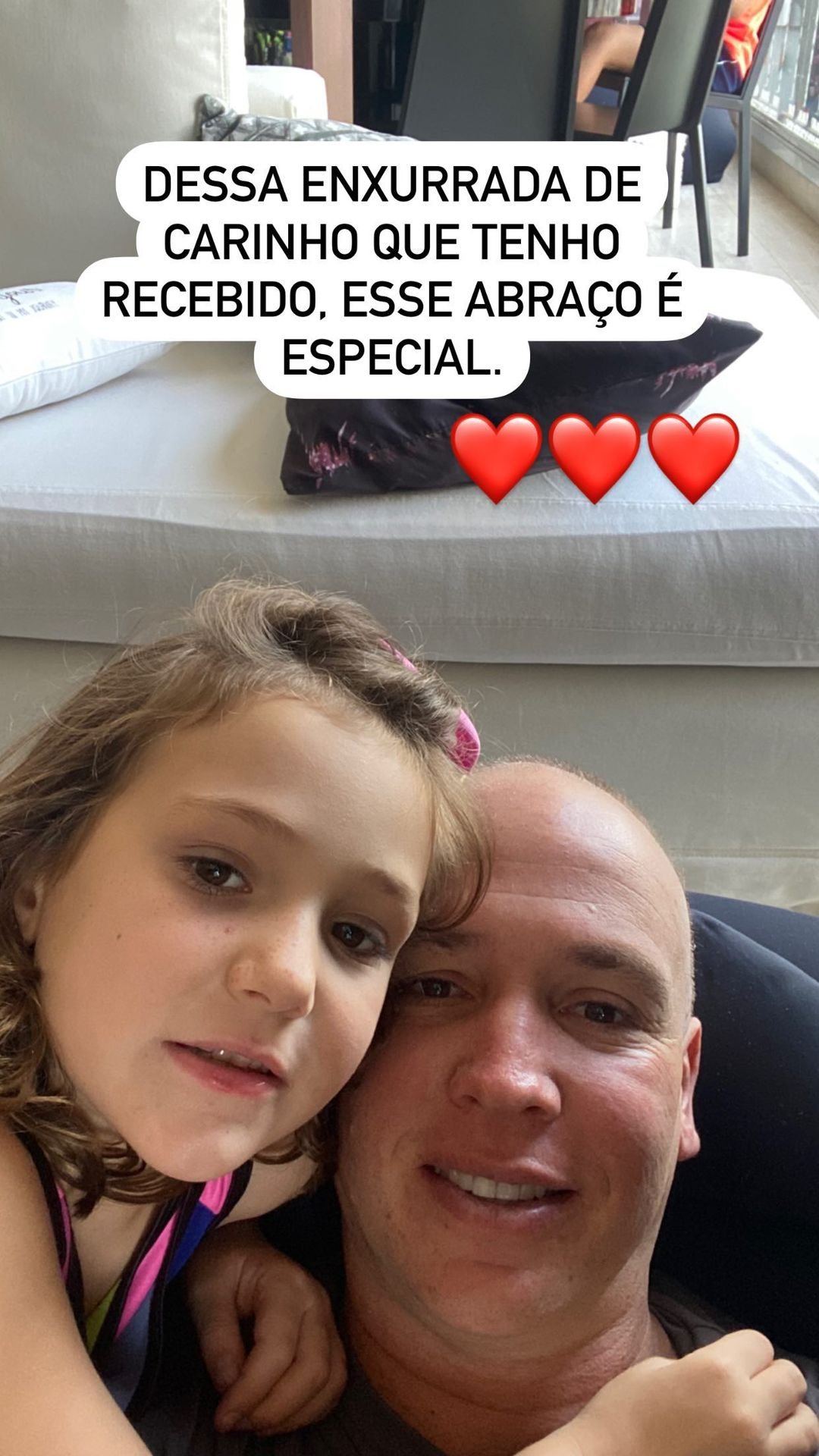 Caio Ribeiro posta foto careca após início de tratamento contra câncer