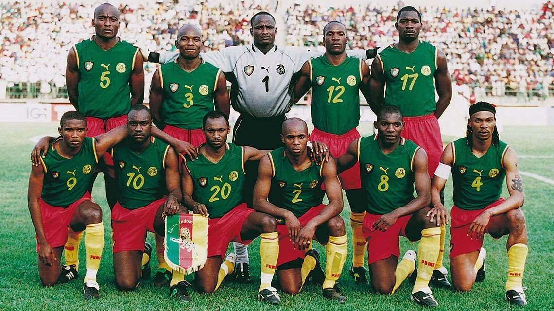 Entre as camisas mais bizarras do futebol tem até suástica oculta; confira a lista