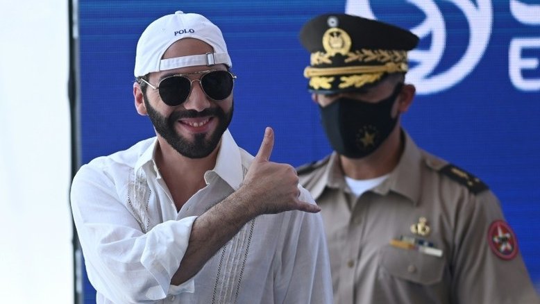 Bukele ironiza e se autodenomina 'ditador de El Salvador' no Twitter