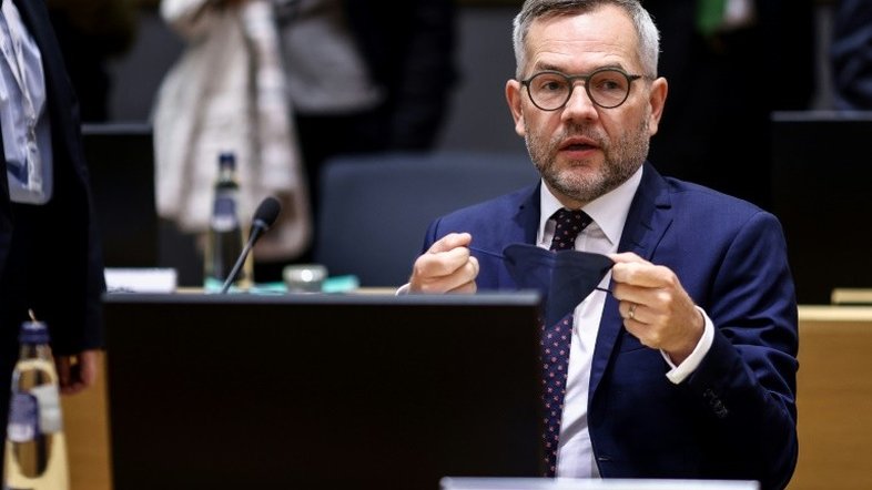 Diplomatas advertem que crise dos submarinos é sinal de alerta para a UE