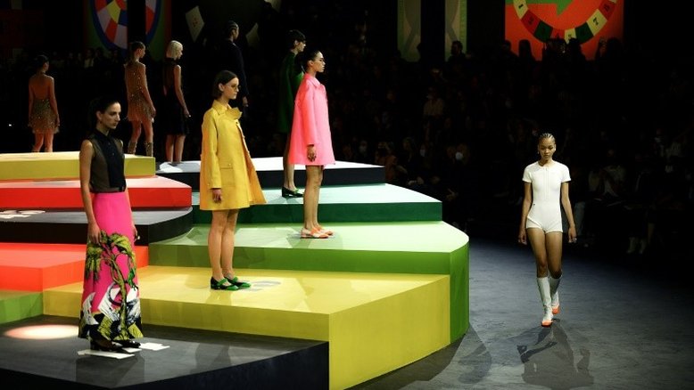 Lúdica, gráfica e colorida, Dior muda de direção para promover bem-estar