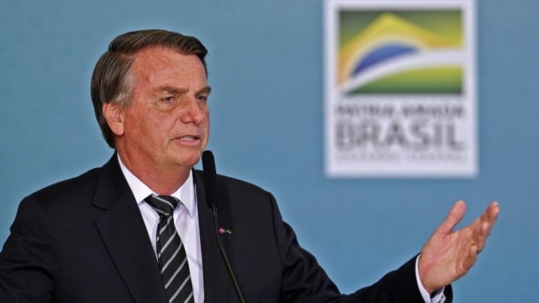 Criminoso assumido, Bolsonaro envolve Deus para justificar sua tirania autocrata