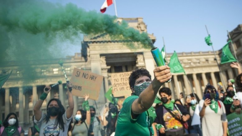 Manifestantes pedem legalização do aborto no Peru