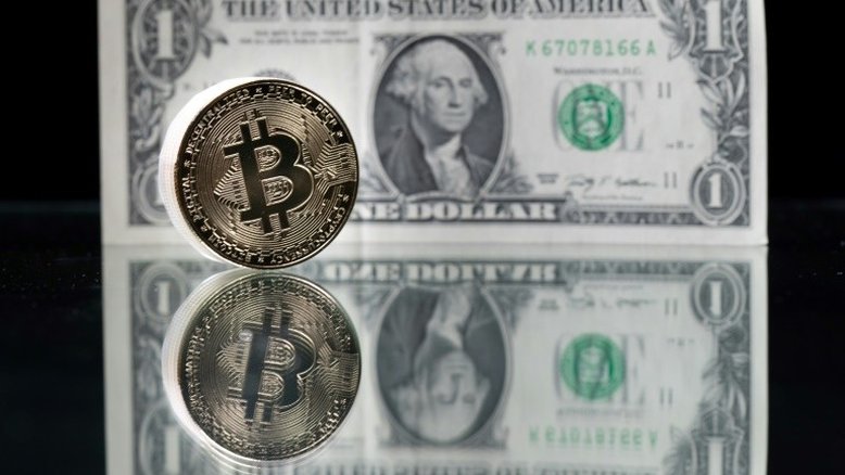 Salvadorenhos rejeitam bitcoin e preferem continuar usando dólar
