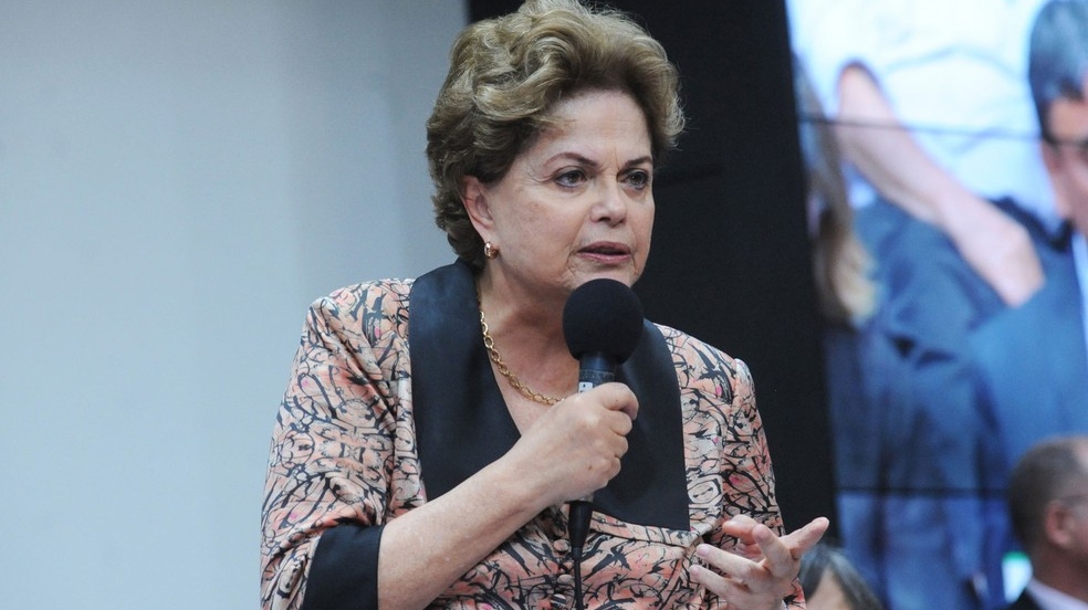 PT articula devolução 'simbólica' do mandato cassado de Dilma