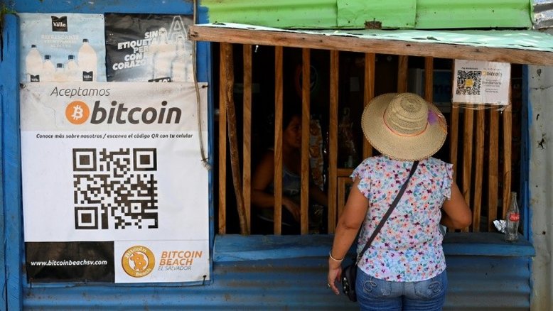 Bukele inicia era bitcoin em El Salvador, com a esperança de estimular a economia
