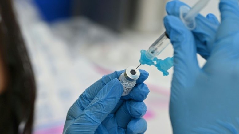 Morte de adolescente em SP não foi causada por vacina da Pfizer, conclui estudo