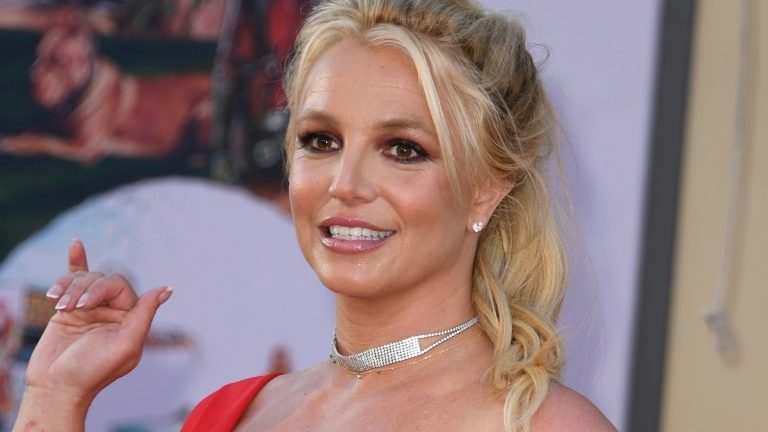Pai de Britney Spears entra com pedido para encerrar tutela da cantora