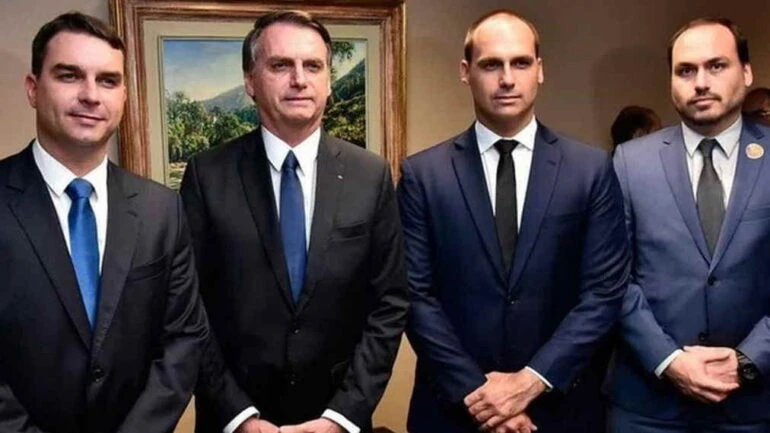 Mito dos imóveis: imprensa “comunista” de olho na fortuna dos Bolsonaros
