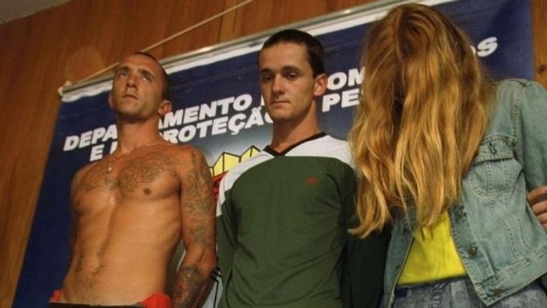 Cristian e Daniel Cravinhos ao lado de Suzane Von RIchthofen