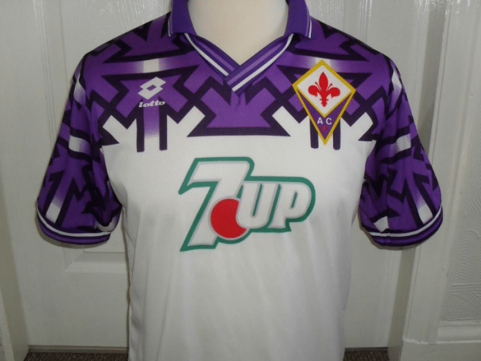 Entre as camisas mais bizarras do futebol tem até suástica oculta; confira a lista