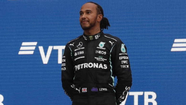 Com chuva no final, Hamilton conquista 100ª vitória na F1