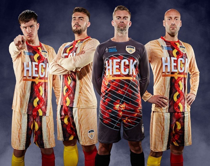 Entre as camisas mais bizarras do futebol tem até suástica oculta; confira a lista