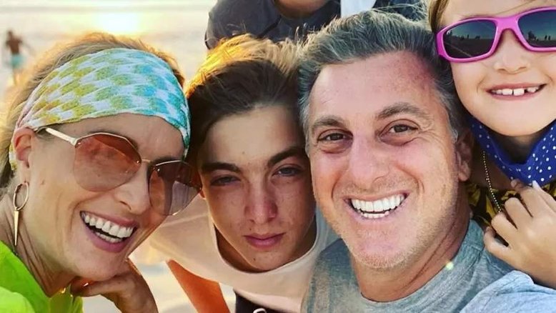 Luciano Huck revela que filhos costumam de 'sacanear sotaque paulistano'
