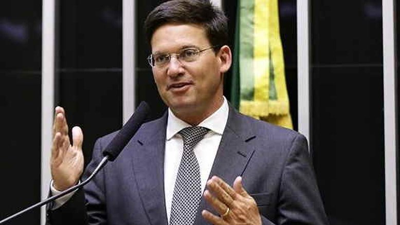 Com missão eleitoral, João Roma leva até deputado da oposição para conversar com Bolsonaro