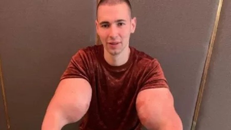 Vídeo: Bíceps de lutador russo "explode" durante luta de MMA