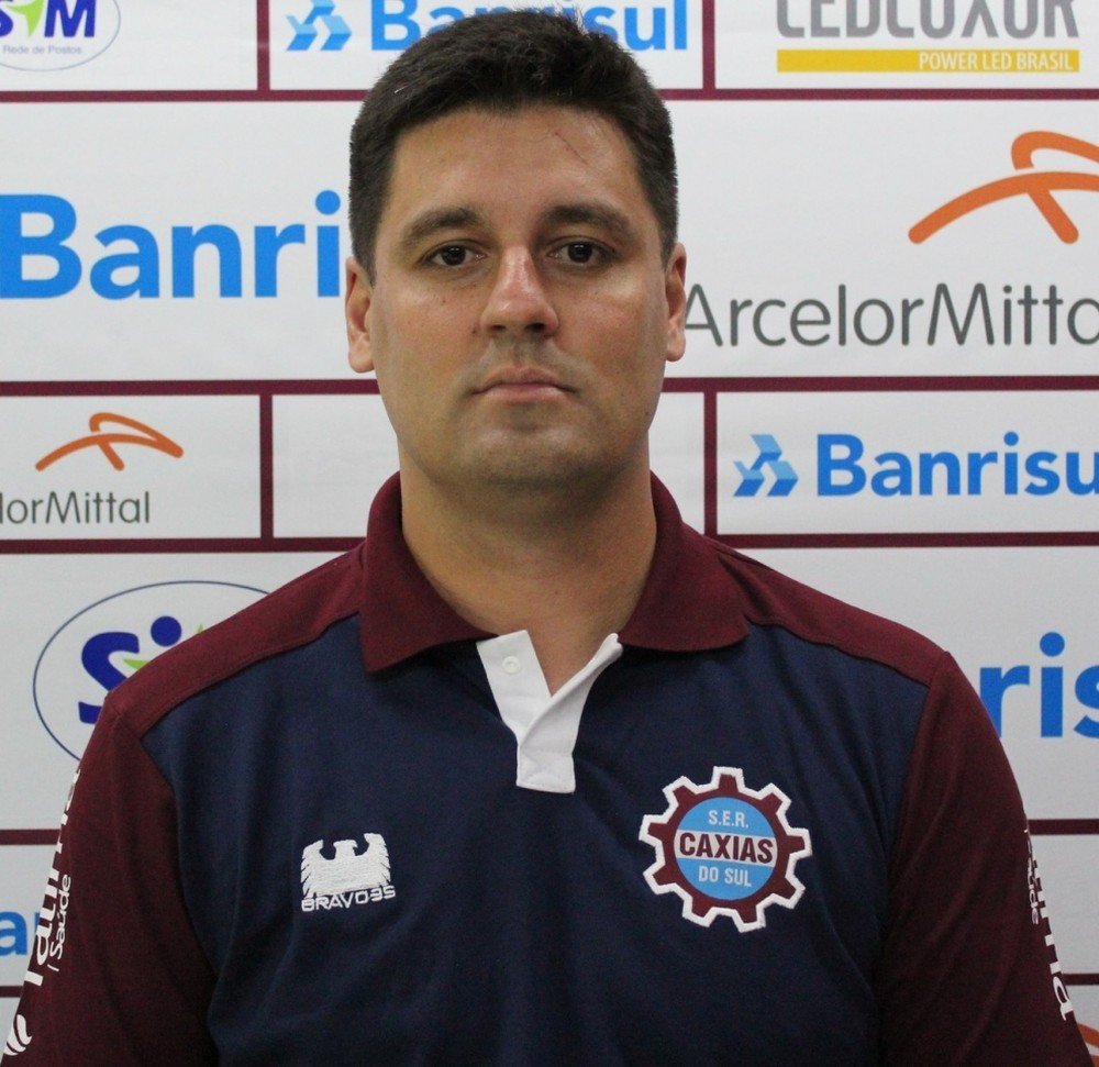 Médico do Caxias pede demissão após ser afastado dos jogos por cobrar vacinação do técnico do time 4 Médico do Caxias pede demissão após ser afastado dos jogos por cobrar vacinação do técnico do time