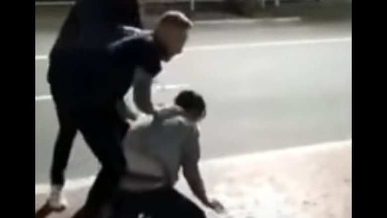 Vídeo: Advogado agride homem em Santa Catarina e é suspeito de homofobia