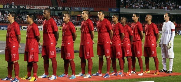Entre as camisas mais bizarras do futebol tem até suástica oculta; confira a lista