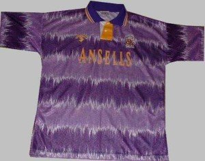 Entre as camisas mais bizarras do futebol tem até suástica oculta; confira a lista
