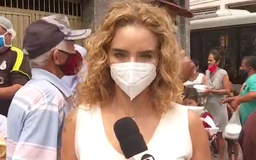 Repórter da TV Globo fica emocionada ao entrevistar homem com fome em SP