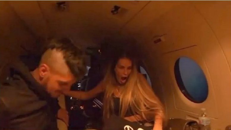 Yasmin Brunet se assusta com turbulência em jatinho particular