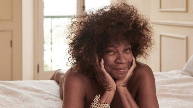 ‘Jamais imaginaria ficar um ou dois anos sem sexo’, diz Zezé Motta, aos 77 anos