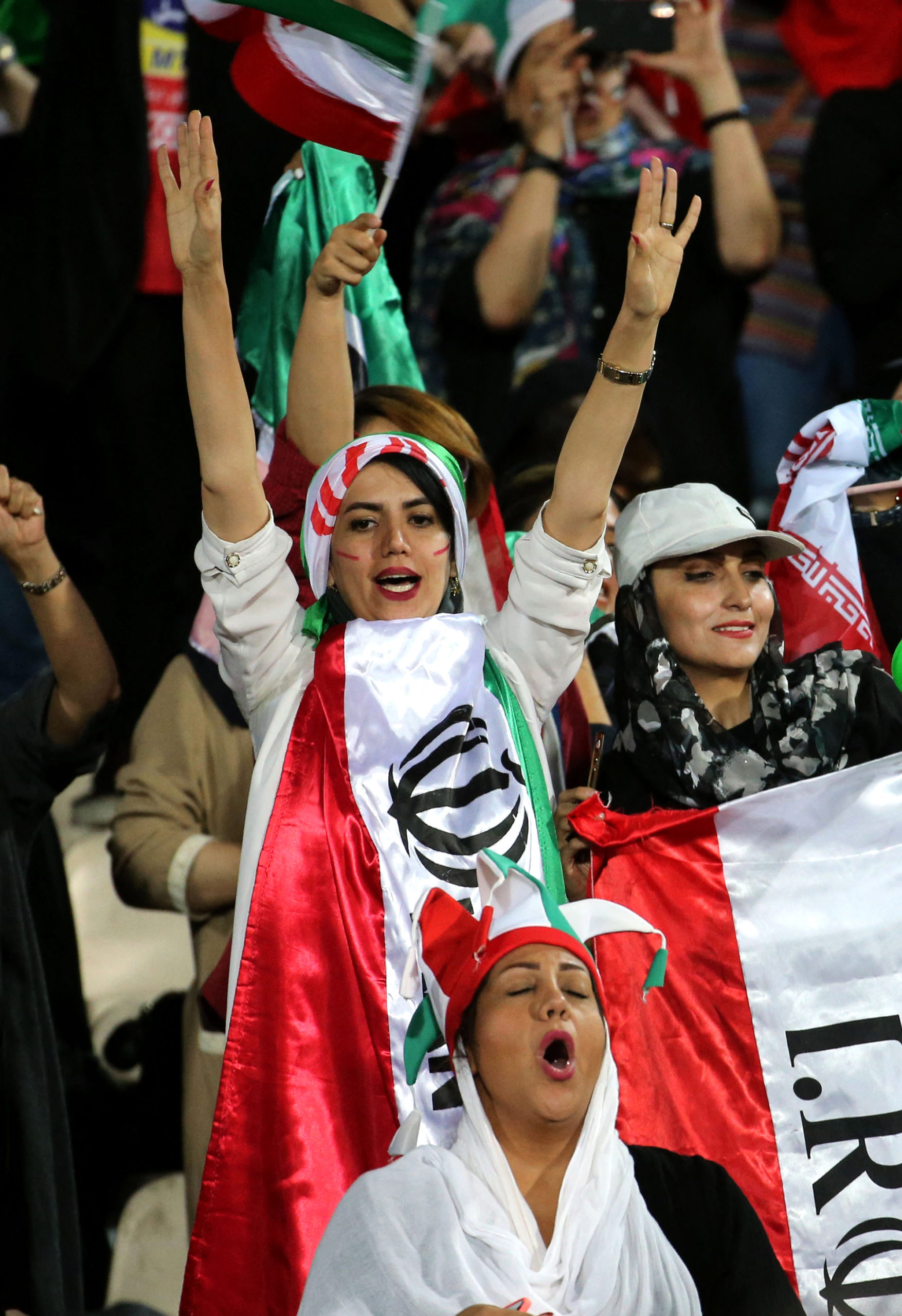 Mulheres poderão assistir a jogos de futebol masculino no Irã - ISTOÉ  Independente