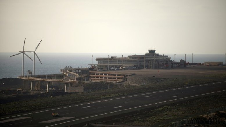 Aeroporto da ilha espanhola de La Palma permanece fechado por erupção do vulcão