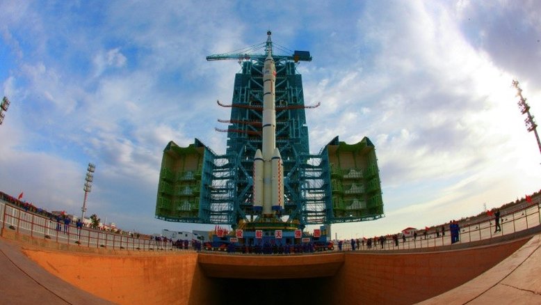 Astronautas chineses chegam a estação espacial para sua missão mais longa