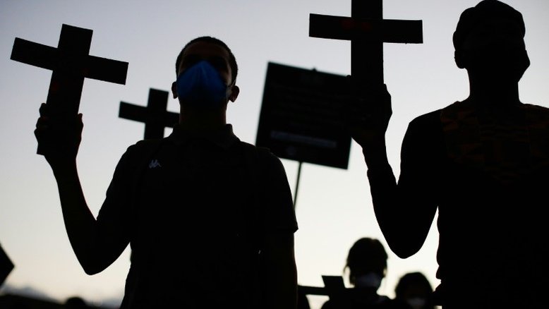 Estudo indica que 80% dos jovens vítimas de morte violenta no Brasil entre 2016-2020 eram negros