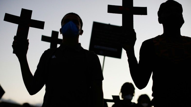 Estudo indica que 80% dos jovens vítimas de morte violenta no Brasil entre 2016-2020 eram negros