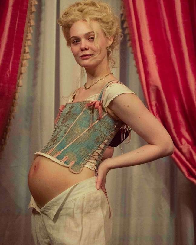 Divulgadas imagens da segunda temporada de 'The Great', que tem participação de Gillian Anderson 18 Divulgadas imagens da segunda temporada de 'The Great', que tem participação de Gillian Anderson