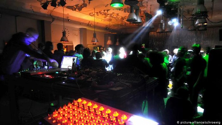Clube techno Berghain volta a abrir em Berlim
